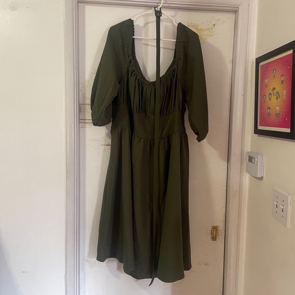 NEW VACATION DRESS IN OLIVE GREEN - VIXEN BY MICHELINE PITT 4X - Picture 4 of 8